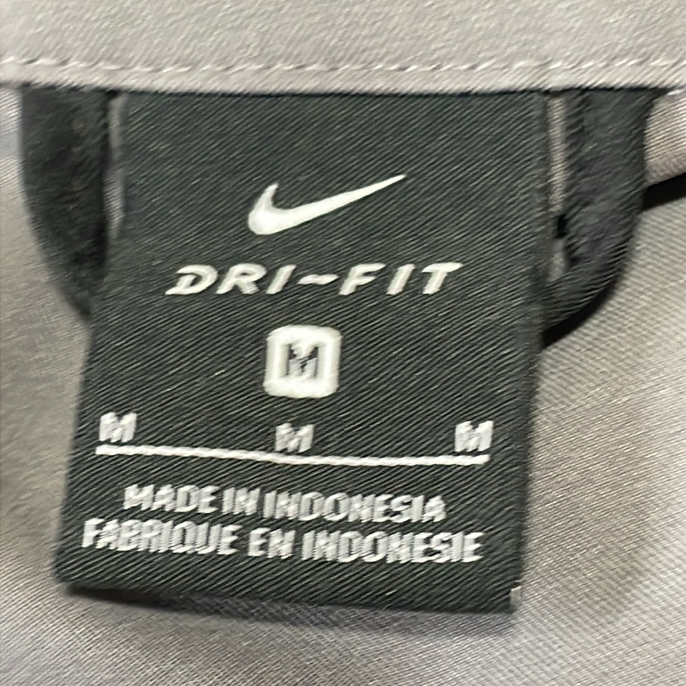 Nike Dri-Fit Men's Gray Lightweight Jacket. Very Good Condition. Size M. - Picture 8 of 10
